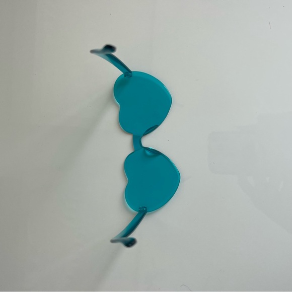 Blue Heart Eye Sunglasses - Picture 3 of 5